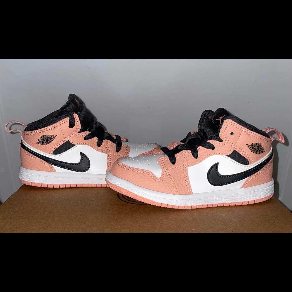 Air Jordan mid 1s
